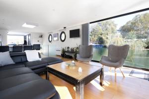 Spacious and bright barge 15 miParis