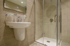 Elegant 12th Floor Studio with Balcony and City Views