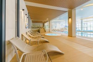 Polanki Aqua SUNRISE - Basen fitness bawialnia