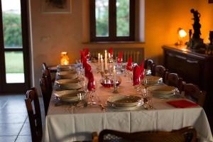 Villa De Angelis Cascina storica con piscina privata nelle Marche fino a 13 ospiti