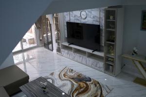 COMFORTABLE RENOVATED TownHouse4 2BR MonkeyHill