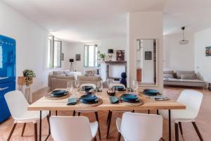 Silken Escape - Pool and Lake View - by MyHomeInComo