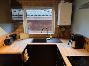 Stylish 2-Bed Flat in Mossley Hill