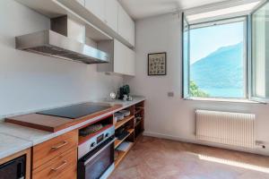 Silken Escape - Pool and Lake View - by MyHomeInComo