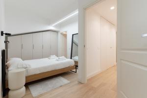 GuestHost - Luxury Apartment De Angeli, Milano