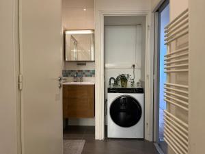 Quiet and sunny charming one-bedroom apartment with views