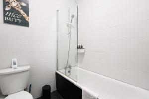 2BR Apt By Homesy Short Lets & Serviced Accommodation Cardiff Near City Centre