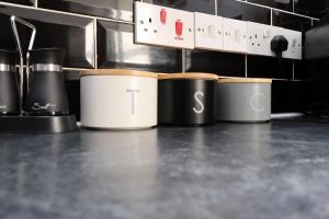 2BR Apt By Homesy Short Lets & Serviced Accommodation Cardiff Near City Centre