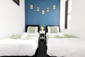 2BR Apt By Homesy Short Lets & Serviced Accommodation Cardiff Near City Centre