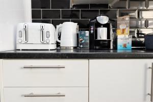 2BR Apt By Homesy Short Lets & Serviced Accommodation Cardiff Near City Centre