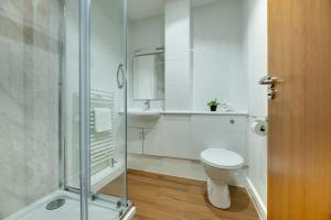 Swan Apartments 2B - Perfect for Relocations by Week2Week