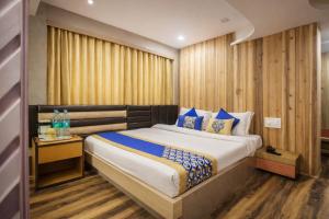Hotel Kanchenjunga Himalayan View # Hotel Broadway # Annecy Near Mall Road, Wi-Fi -Restaurant , Premium And Spacious Room , Prime Location - Best Hotel