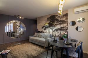 Royal apart on Svobody 6-8 Avenue