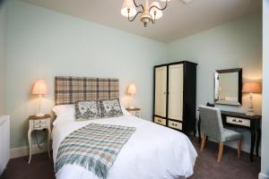 Deluxe King Room room in Hooton Pagnell Hall