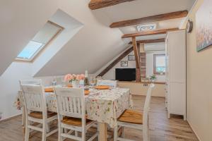 Vila Trate with Shared Pool and Garden