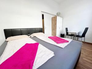 Central 3 Private Rooms with shared WC & Kitchen