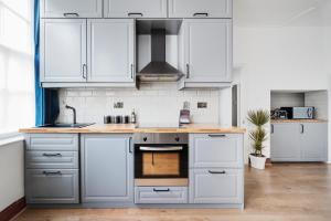 Serene One Bedroom Apartments Holborn, 10 Min Walk to Oxford Street