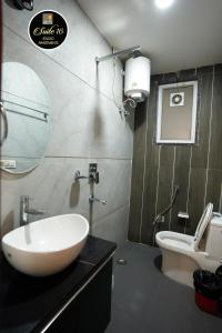 Suite 16 Studio Apartments Luxury 1BHK - Near Artemis Hospital
