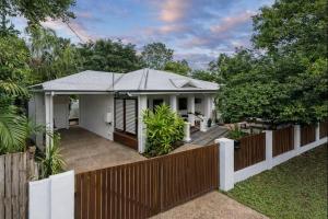 Pet Friendly HideAway in Hermit Park Townsville