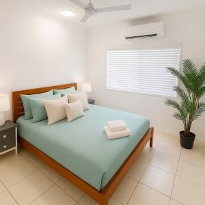 Grand Riverside Retreat in Annandale & Pet Friendly Space forin Townsville