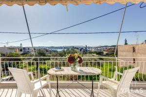 Elinas Place - 2 bedroom apartment near the port