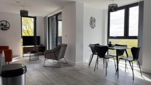 Luxury 2 Bed Apartment By Noire Property