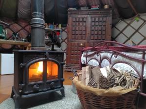 Star Gazing Luxury Yurt above beautiful RIVER, off grid