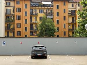 Teodorico 7 - Quiet Garden View Apartment with Parking near MiCo and CityLife