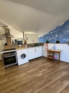 House in the Heart of Funchal with big balcony