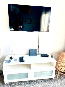 BEACH&POOL, Boutique Apartament with free parking, full equipped in Fenals Beach