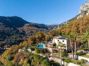 Entre mer et Esterel - Piscine, vue 6 suites