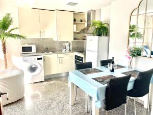 BEACH&POOL, Boutique Apartament with free parking, full equipped in Fenals Beach