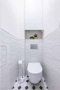 Prague Days - Two-Bedroom Apartment with Work Space and AC in Vinohrady