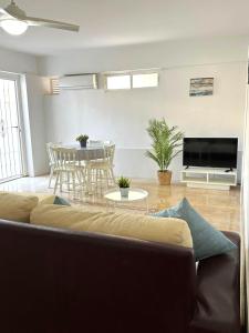 6BR Family Villa with Pool in Gran Alacant