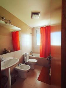 Luminosa habitación doble en chalet con jardín