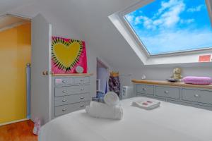 Colourful Victorian Cottage with Sunny Garden