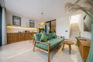 Townhouse T2 - Stay in Ubud with Pool and Balcony