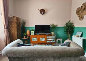 The Ferns - Modern Apartment With Parking & Shared Garden