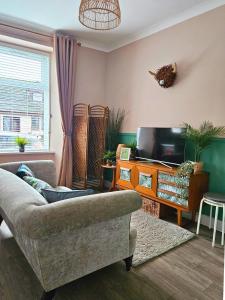 The Ferns - Modern Apartment With Parking & Shared Garden