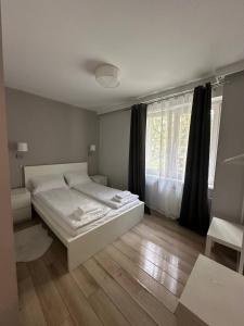 Golden Warsaw - 10 Guests Apartment in Mennica Residence