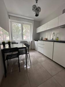 Golden Warsaw - 10 Guests Apartment in Mennica Residence