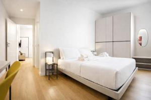 Elegantis Aventino Suite Apartment - Colosseo, Metro and Circo Massimo Nearby