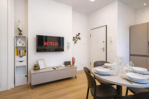 Elegantis Aventino Suite Apartment - Colosseo, Metro and Circo Massimo Nearby