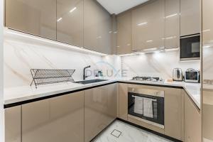 Community View 1BR, Perfectly Located Near the Park, Just a Short Drive Away from Dubai Top Tourist Attractions, Adhara Star, Arjan by Deluxe Holiday Homes
