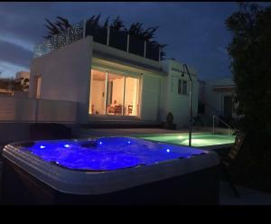 Casa Charlotte with hot tub min 7nights fee