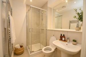 Modern 1 Bed Apartment with Views in Manchester