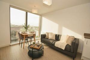 Modern 1 Bed Apartment with Views in Manchester