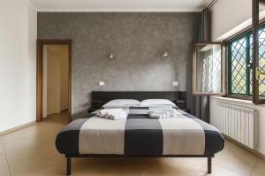 Free parking 5 minutes from the bus stop