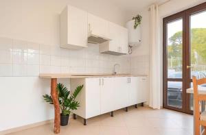 Free parking 5 minutes from the bus stop