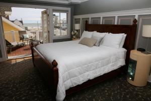 Bradley Suite  room in The Ocean Plaza Hotel